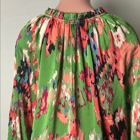 Ee:some Women’s Blouse Green Abstract V-Neck Tie Front Balloon Sleeve Sz Medium - Picture 9 of 13